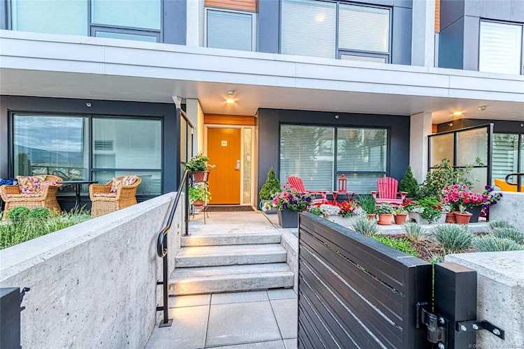 3030 Pandosy Street #TH302 Kelowna, BC V1Y0C4