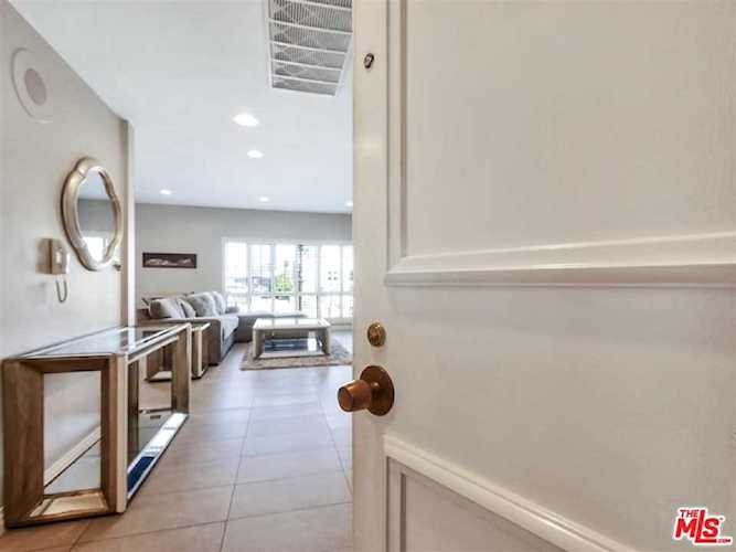 645 Wilcox Avenue #3D Los Angeles, CA 90004
