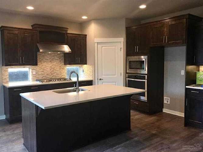 60484 Hedgewood Ln Bend, OR 97702