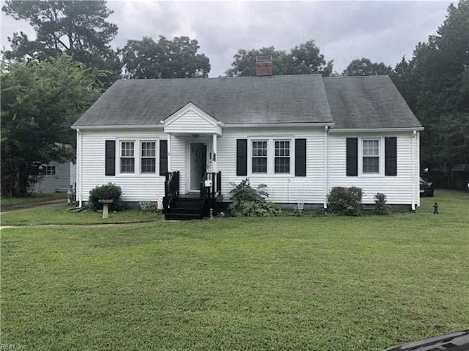 10 Lyliston Ln Newport News, VA 23601
