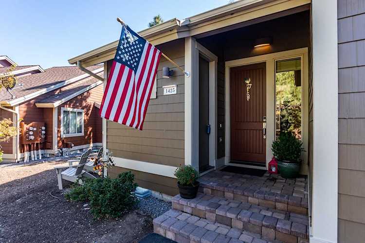 1425 Highland View Loop Redmond, OR 97756