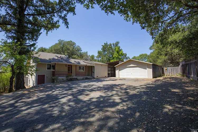 945 Carquinez Avenue Glen Ellen, CA 95442