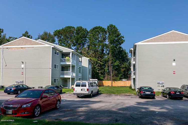 Home For Sale At 213 Sunn Aire Court, Wilmington NC in Sunn Aire Photo 1