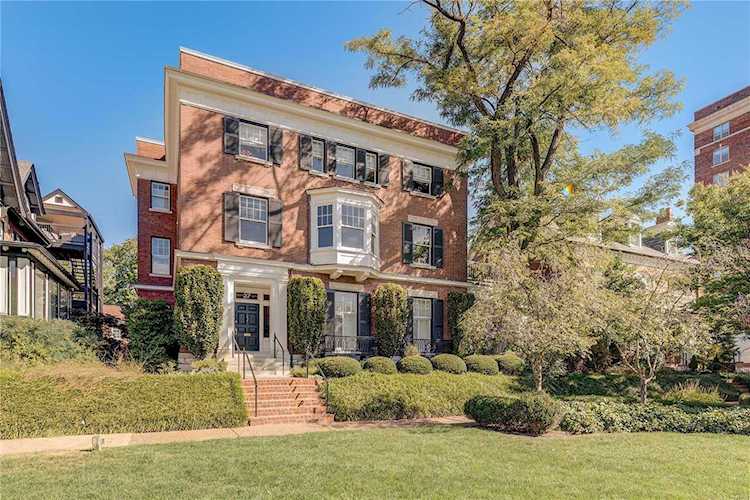 27 Maryland Plaza St Louis, MO 63108