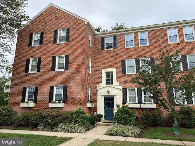 6608 Potomac Ave #C1 Alexandria, VA 22307 | MLS ® VAFX1158160 Photo 1