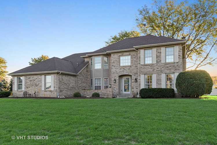 9S061 Skylane Dr Naperville, IL 60564