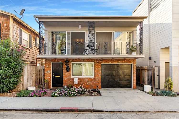 45 67th Place Long Beach, CA 90803