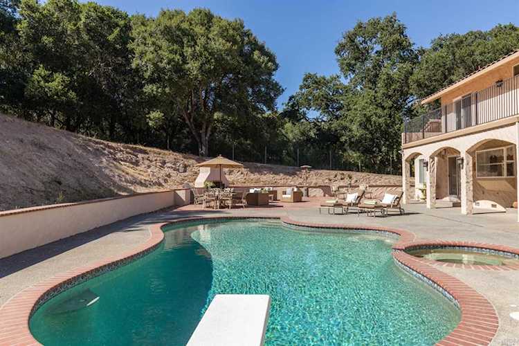 2051 N 3rd Avenue Napa, CA 94558