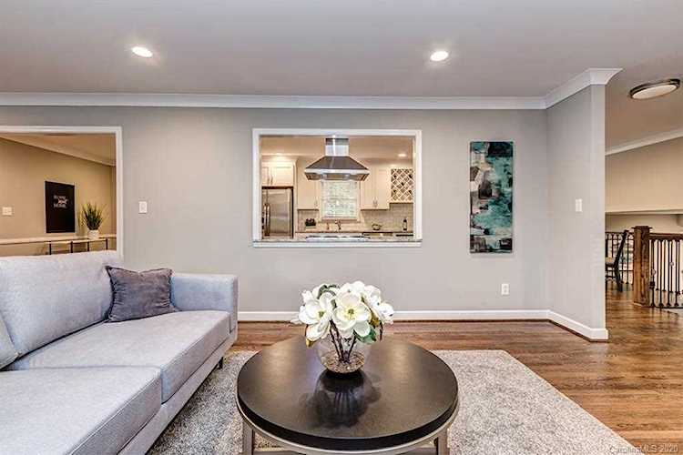 6326 Sardis Rd Charlotte, NC 28270