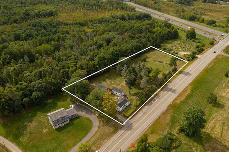 12 Exeter Rd North Hampton, NH 03862