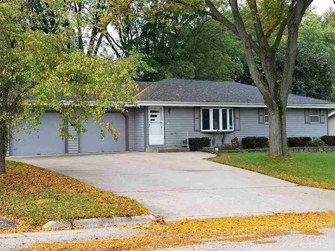 15 E Hubert St Edgerton, WI 53534