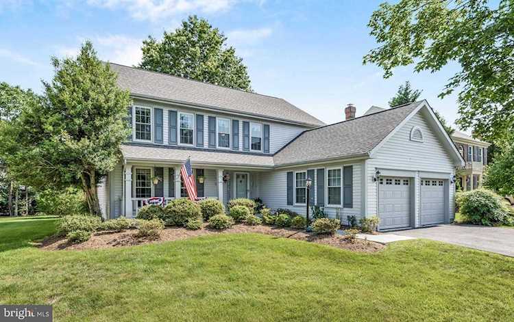 15429 Martins Hundred Dr Centreville, VA 20120