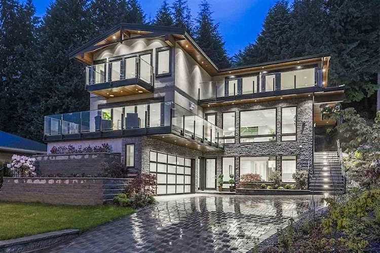 579 St. Giles Road West Vancouver, BC V7S 1L7