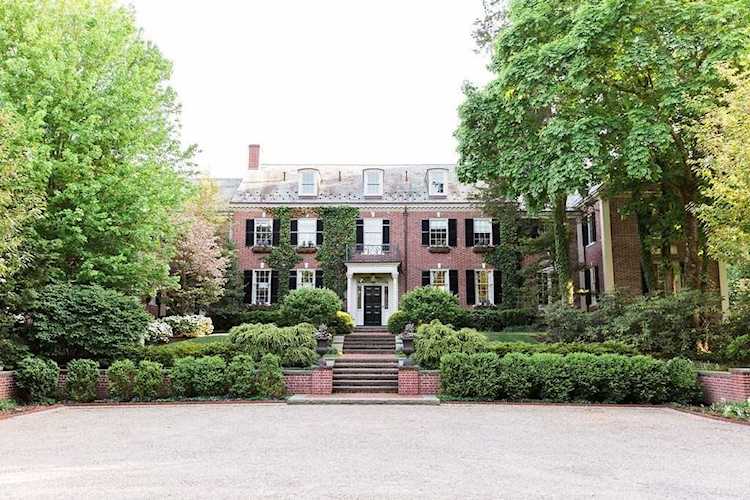 8 Rolling Lane Weston, MA 02493