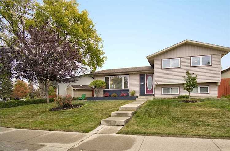 416 Penbrooke Crescent SE Calgary, AB T2A 3T7