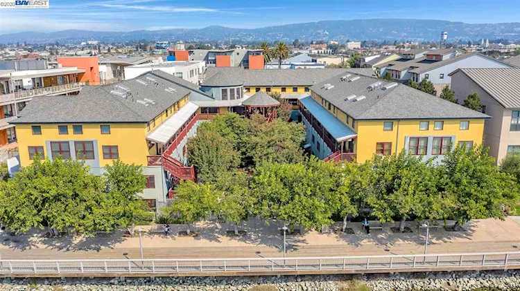 2875 Glascock St Oakland, CA 94601