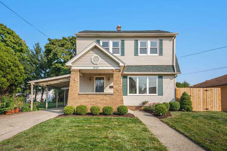 1021 NW 5th St Grand Rapids, MI 49504