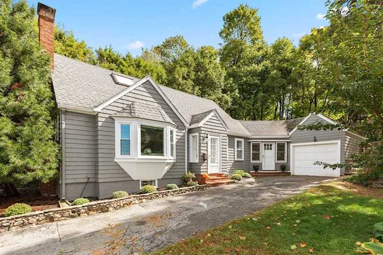 31 Englewood Road Winchester, MA 01890
