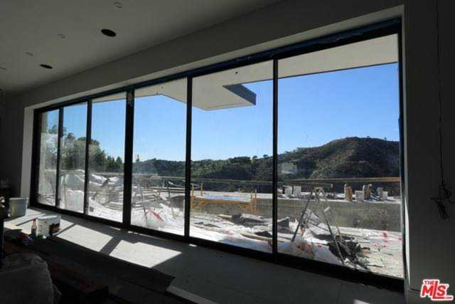 1393 Casiano Road Los Angeles, CA 90049