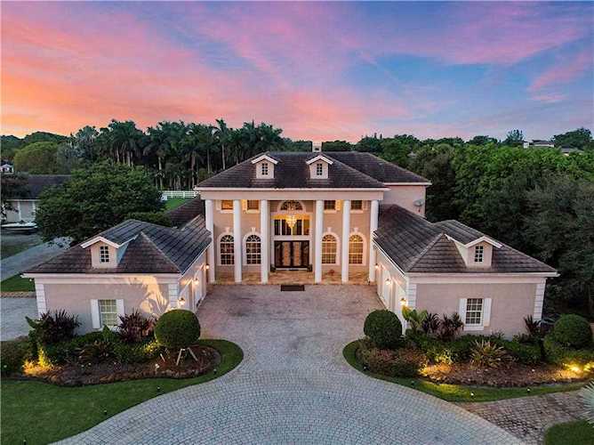 12800 Hunters Pt Southwest Ranches, FL 33330