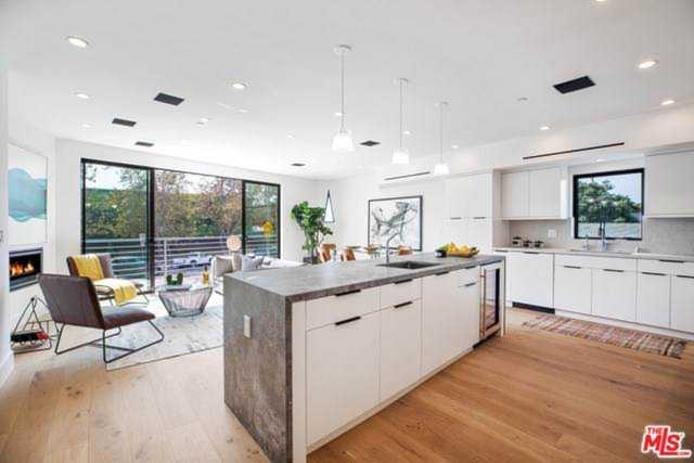 520 Venice Way Venice, CA 90291