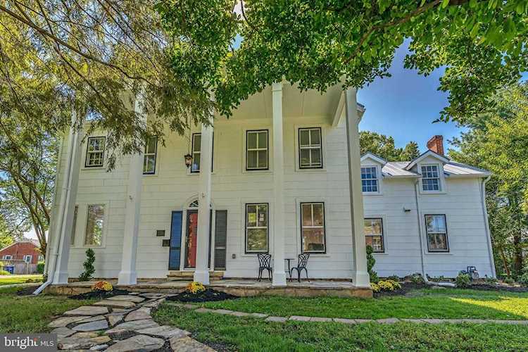 637 Oak St Herndon, VA 20170