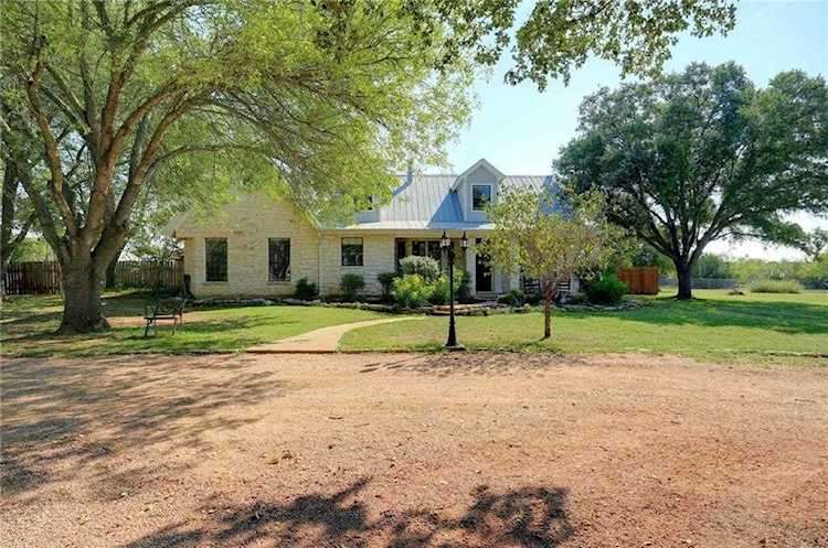 113 River View RD Liberty Hill, TX 78642
