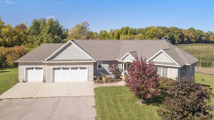 3869 21 Mile Rd Kent City, MI 49330 | MLS 20042493 Photo 1