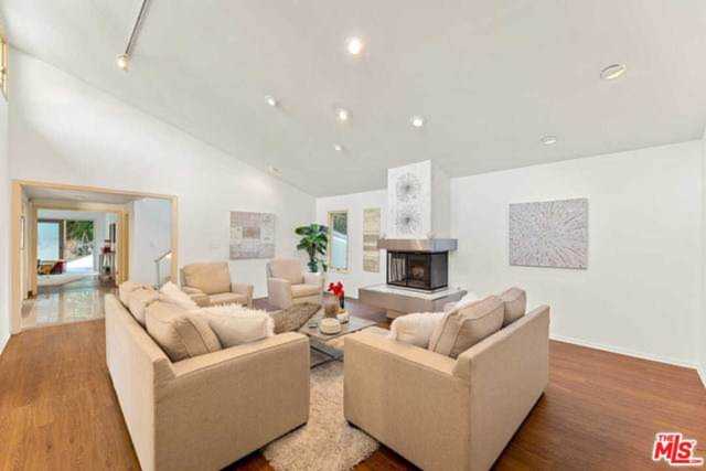 1201 N Beverly Glen Boulevard Los Angeles, CA 90077