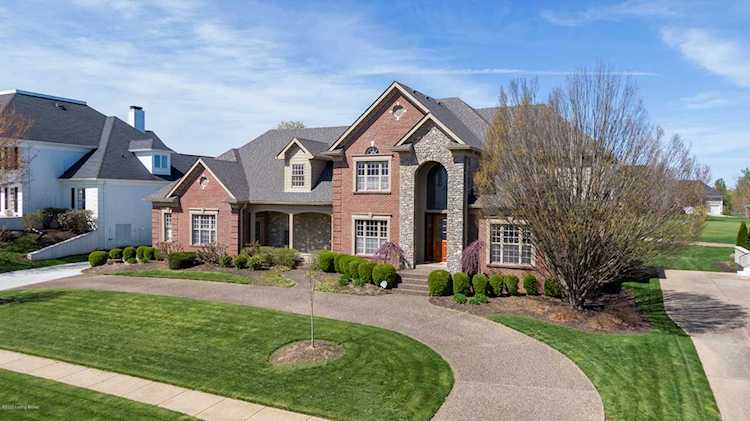 2016 Fairway Vista Dr Louisville, KY 40245