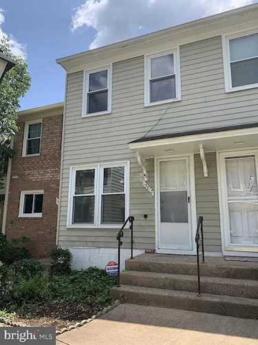13812 Beaujolais Ct Chantilly, VA 20151