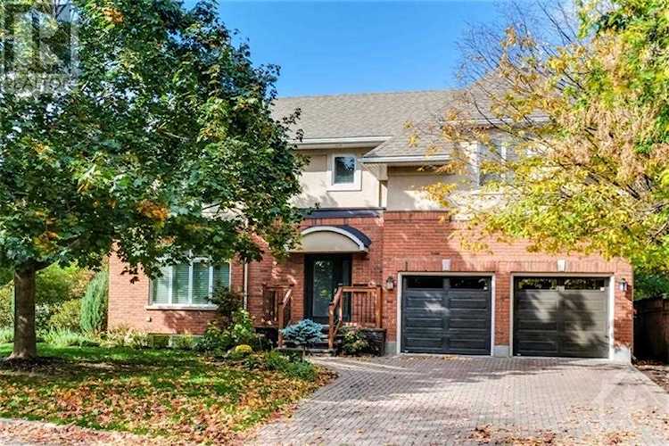 704 Brierwood Avenue Ottawa, ON K2A2J2