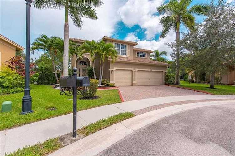 4251 E Seneca Av Weston, FL 33332