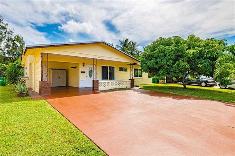 5904 NW 66th Ter Tamarac, FL 33321