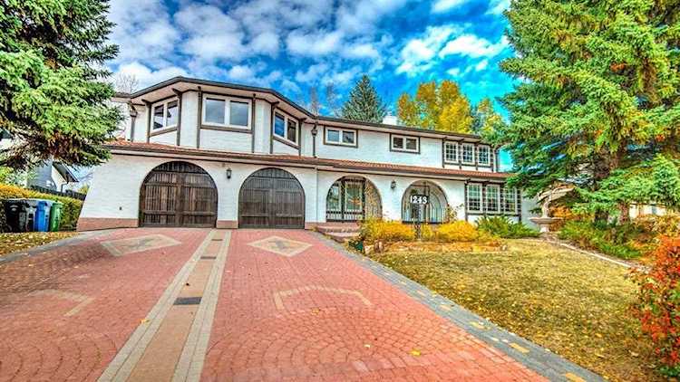 1243 Varsity Estates Rd NW Calgary, AB T3B 2W3