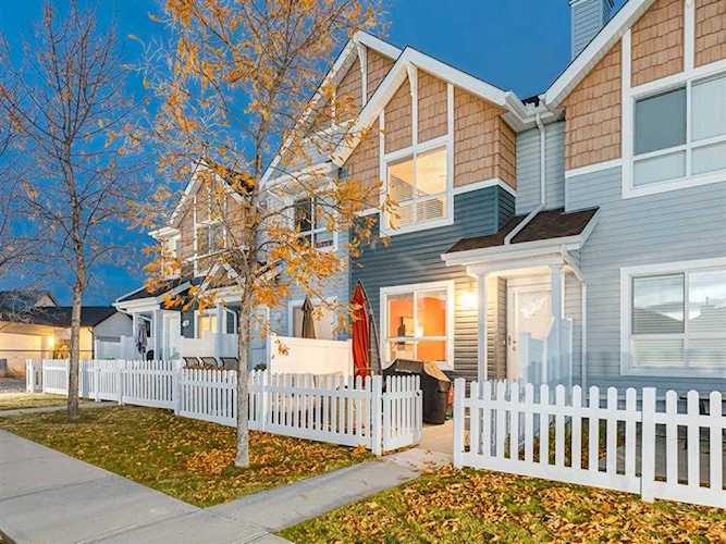 94 Tuscany Ct NW Calgary, AB T3L 2Z1