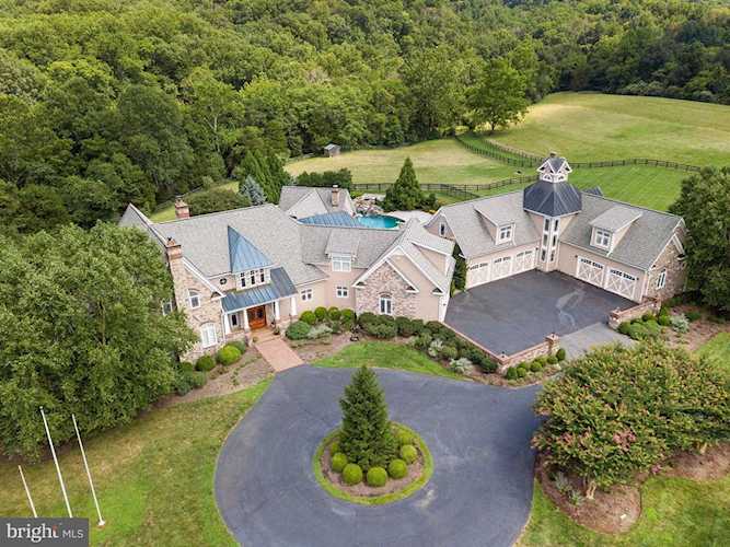 12800 Taylors Valley Ln Lovettsville, VA 20180