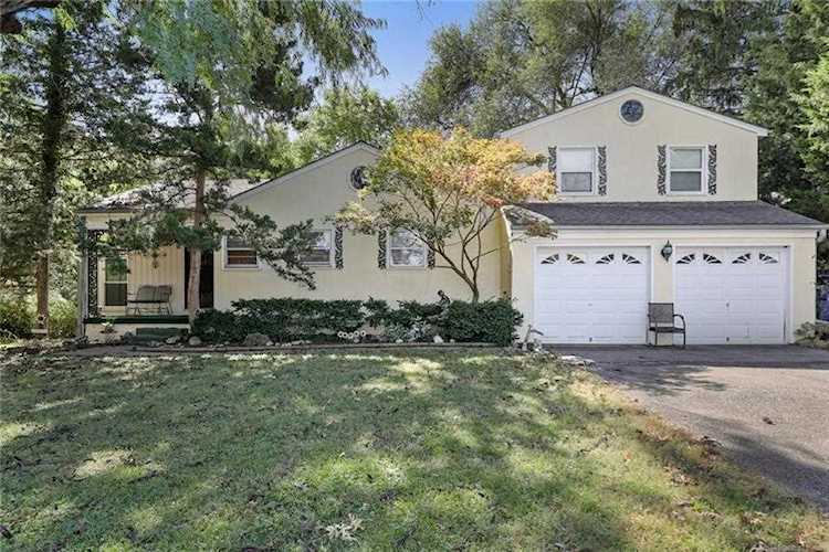 5905 W 61st St Mission, KS 66202