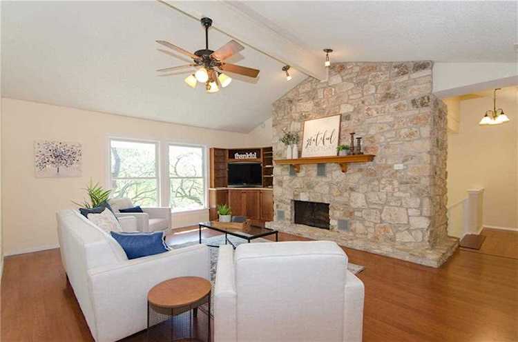 9010 Spring Lake DR Austin, TX 78750