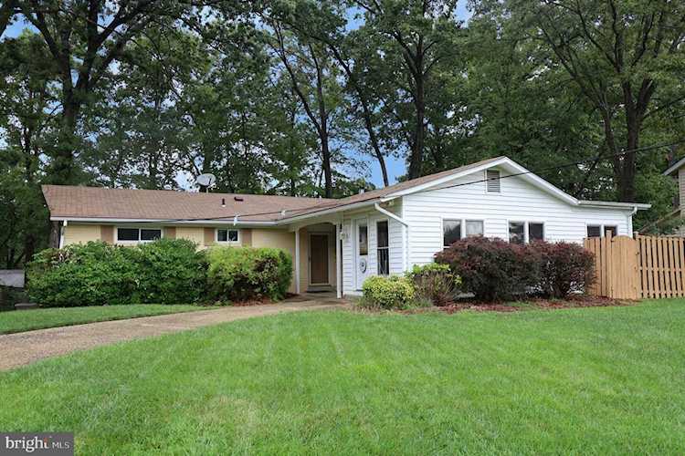 6915 Rolling Rd Springfield, VA 22152