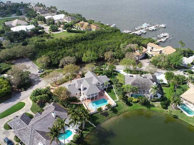 206 Riverway Dr Vero Beach, FL 32963 | MLS 236618 Photo 1