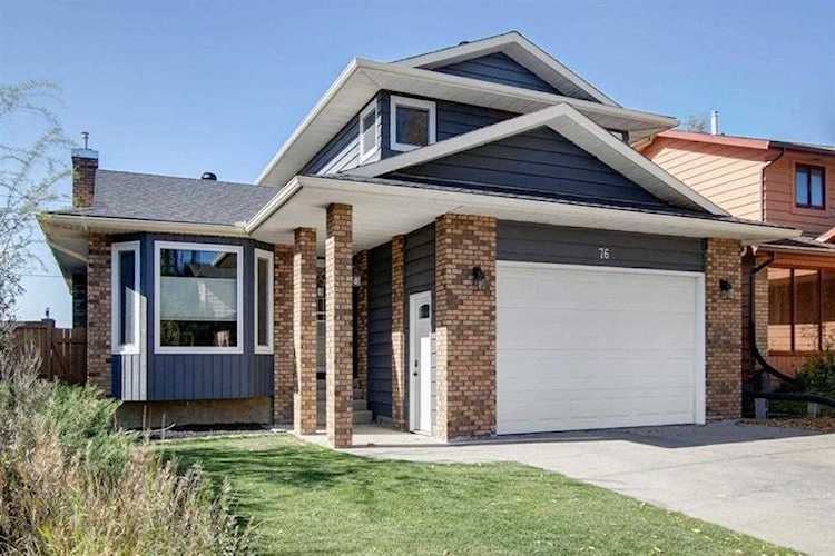 76 Hawkwood Crescent NW Calgary, AB T3G 1X5