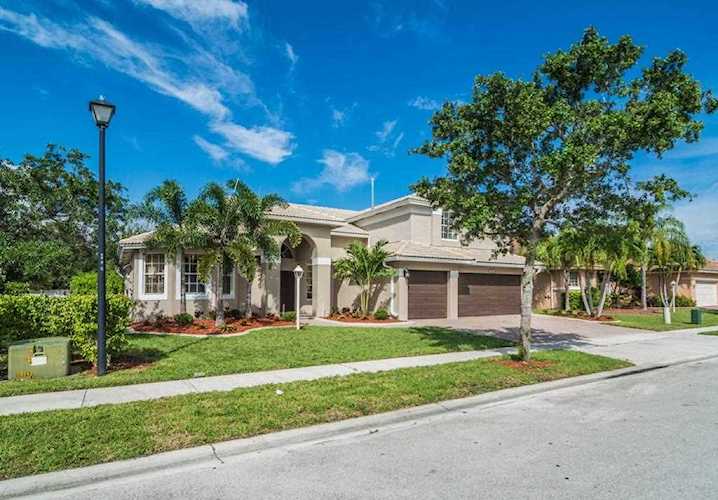 1828 NW 140th Ter Pembroke Pines, FL 33028