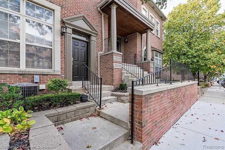 22153 W Village Dr Dearborn, MI 48124