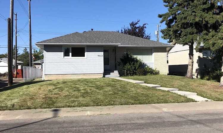 12016 136 Avenue Edmonton, AB T5E 1X7