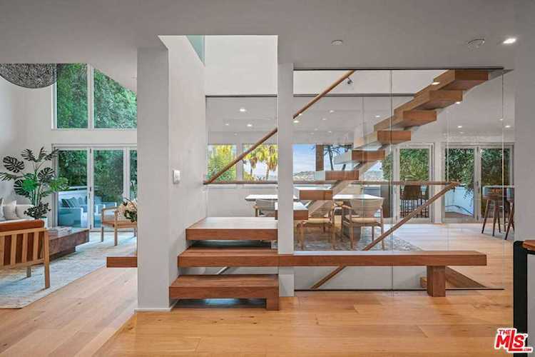 3576 Lowry Road Los Angeles, CA 90027