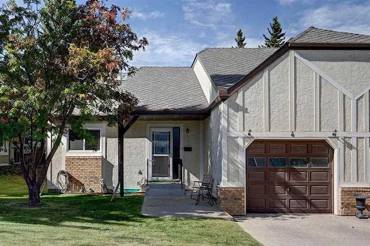 4 Coach Side Terrace SW Calgary, AB T3H 2T3