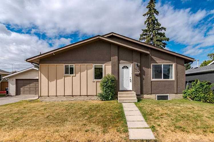 1710 Olympia Dr SE Calgary, AB T2C 1H5