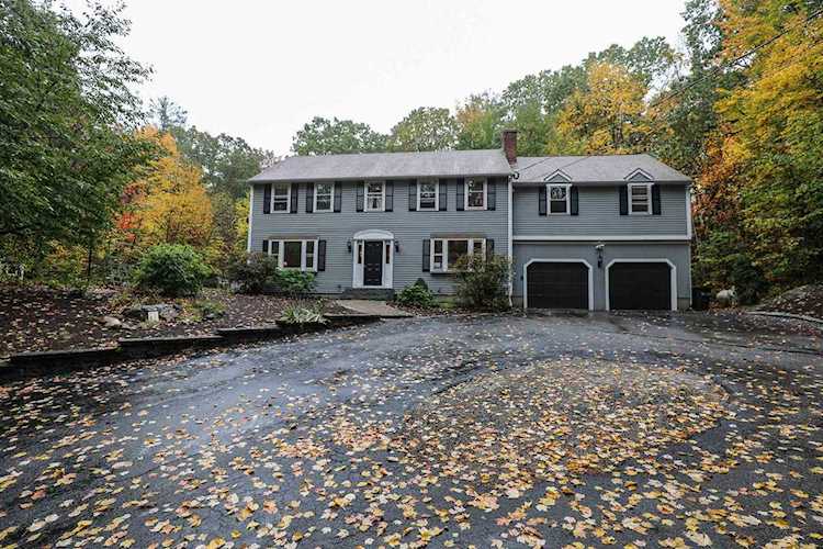 25 Camelot Dr Bedford, NH 03110