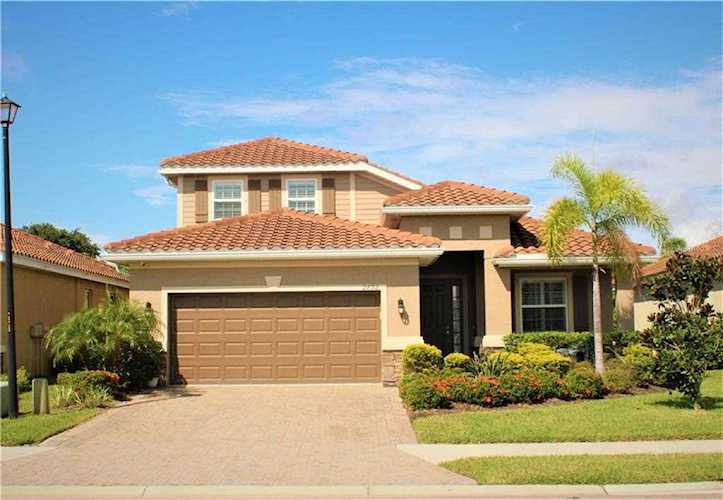 2832 Esmeralda Dr Sarasota, FL 34243
